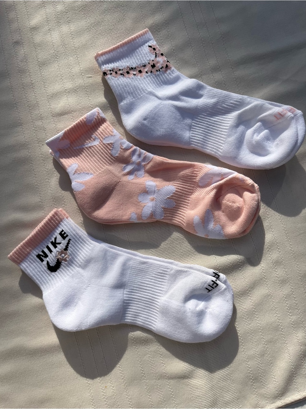 Nike DriFit White & Pink Ankle Socks - 3-Pack - Picture 13 of 14